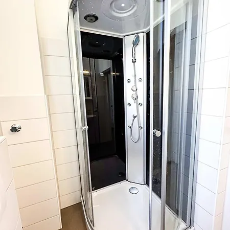 Apartment Grabbeallee #1 *