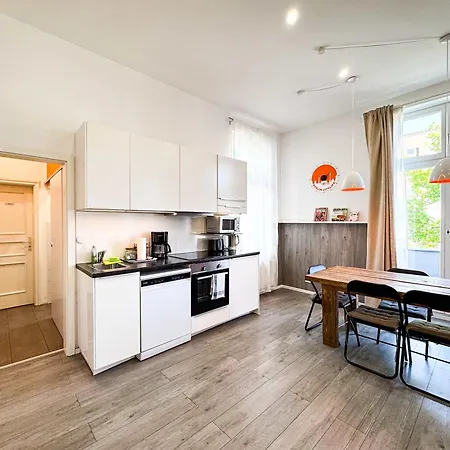 Grabbeallee #1 ברלין