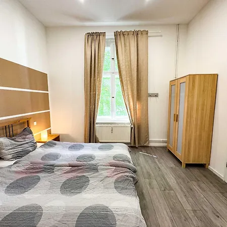 Grabbeallee #1 * ברלין