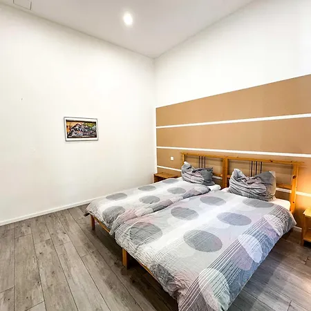 Apartment Grabbeallee #1 *